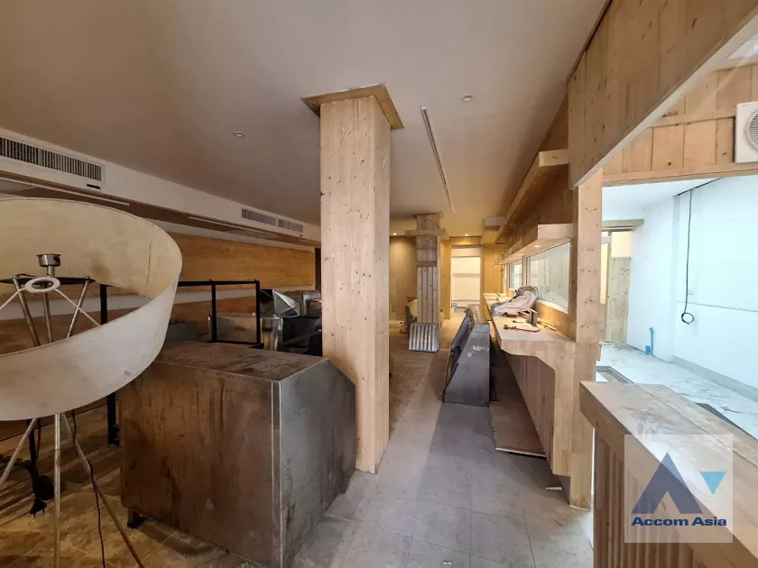 13  Building For Sale in Phaholyothin ,Bangkok BTS Saphan-Kwai AA39953