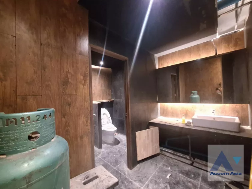 10  Building For Sale in Phaholyothin ,Bangkok BTS Saphan-Kwai AA39953