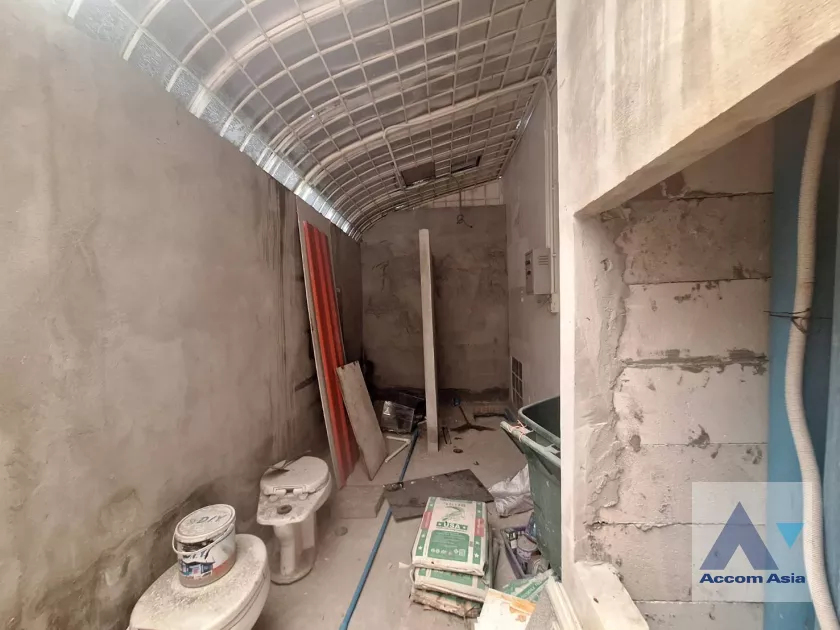 16  Building For Sale in Phaholyothin ,Bangkok BTS Saphan-Kwai AA39953