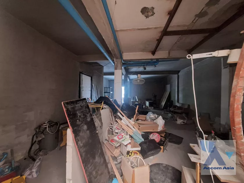 15  Building For Sale in Phaholyothin ,Bangkok BTS Saphan-Kwai AA39953