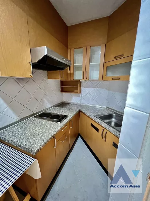 4  2 br Condominium For Rent in Ploenchit ,Bangkok BTS Ploenchit at Witthayu Complex AA39957