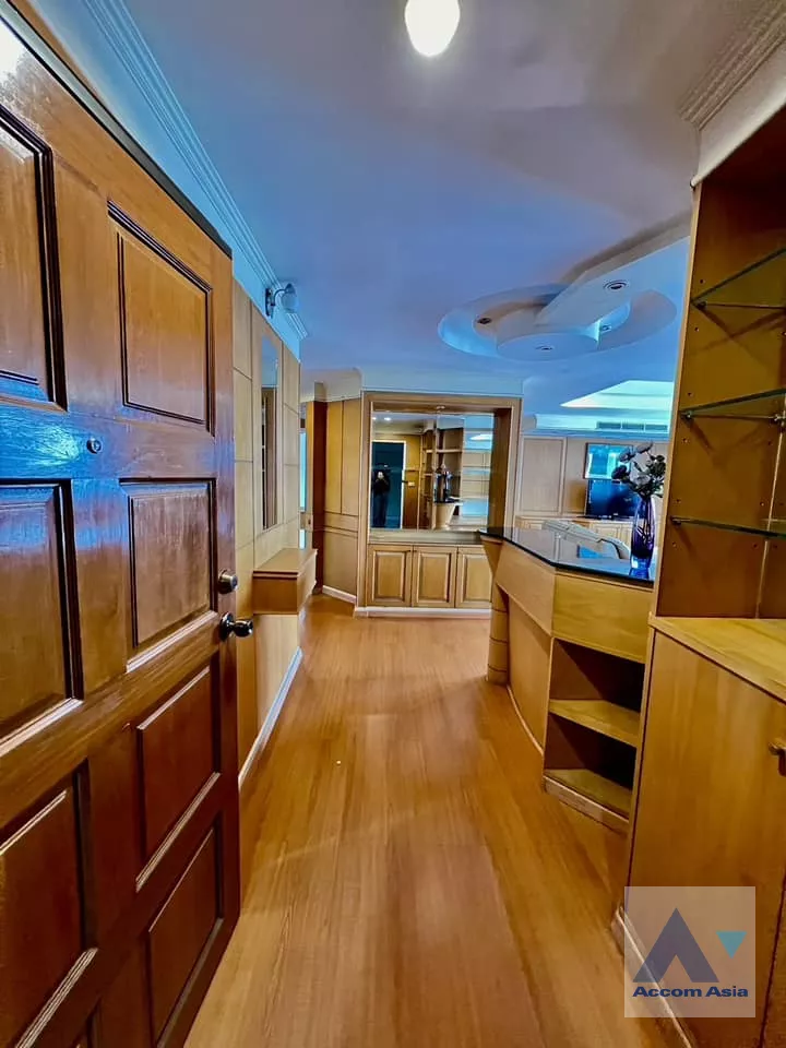 5  2 br Condominium For Rent in Ploenchit ,Bangkok BTS Ploenchit at Witthayu Complex AA39957