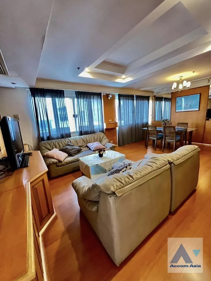 Pet friendly |  2 Bedrooms  Condominium For Rent in Ploenchit, Bangkok  near BTS Ploenchit (AA39957)