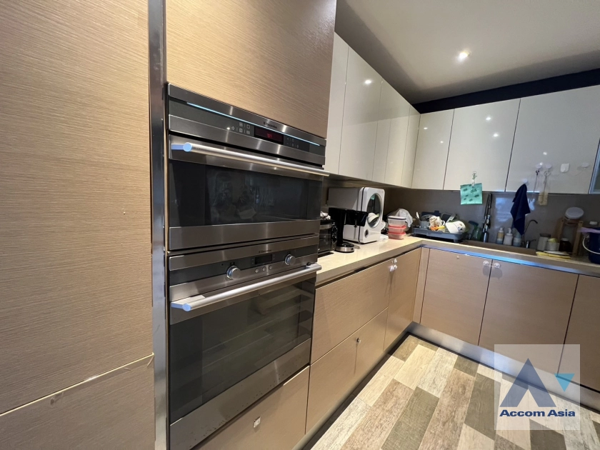 unit 2 Bedrooms  Condominium For Sale in Sukhumvit, Bangkok  near BTS Phrom Phong (AA39959)