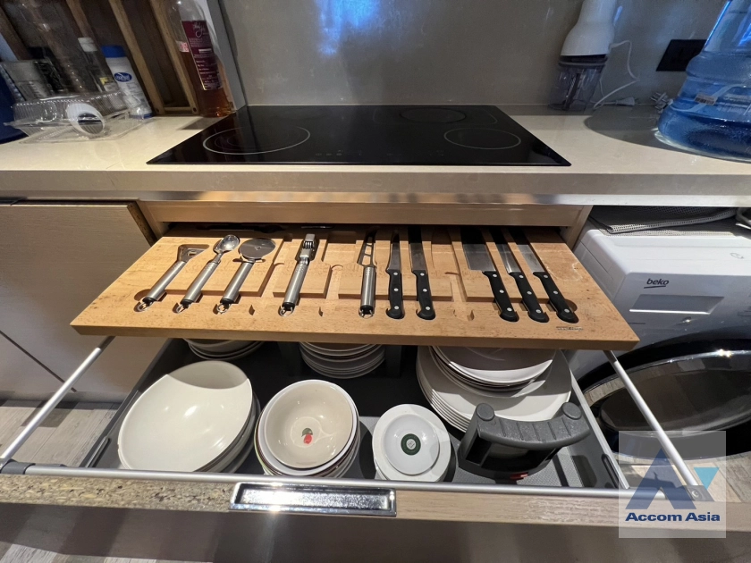 unit 2 Bedrooms  Condominium For Sale in Sukhumvit, Bangkok  near BTS Phrom Phong (AA39959)