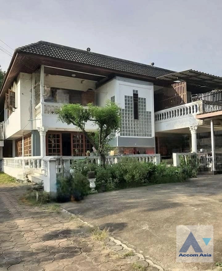  2  5 br House For Sale in Sukhumvit ,Bangkok BTS Punnawithi at Moobaan Muang Thong  AA39964