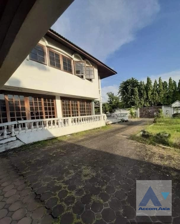  1  5 br House For Sale in Sukhumvit ,Bangkok BTS Punnawithi at Moobaan Muang Thong  AA39964