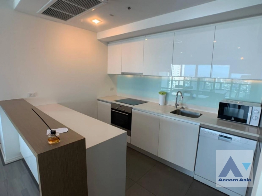 unit 3 Bedrooms  Condominium For Rent in Charoen Nakhon, Bangkok  near BTS Krung Thon Buri (AA39976)