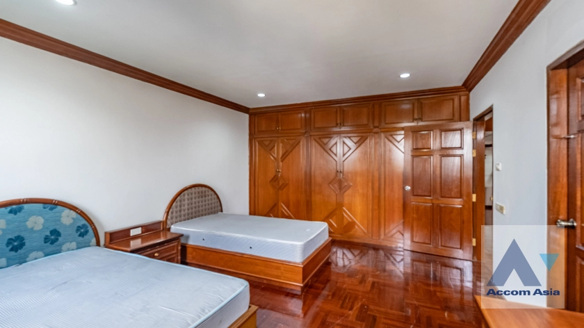 19  3 br Apartment for rent and sale in Sukhumvit ,Bangkok BTS Asok - MRT Sukhumvit at Family-Friendly 360 SQ.M. Residence Near Terminal 21 AA39977