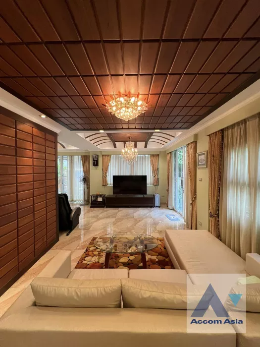  4 Bedrooms  House For Sale in Ratchadapisek, Bangkok  (AA39982)