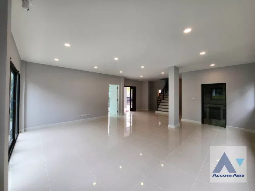 unit 4 Bedrooms  House For Sale in Phaholyothin, Bangkok  (AA39983)