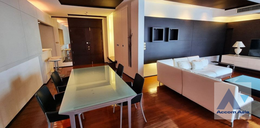  3 Bedrooms  Condominium For Sale in Ploenchit, Bangkok  near BTS Chitlom (AA39984)