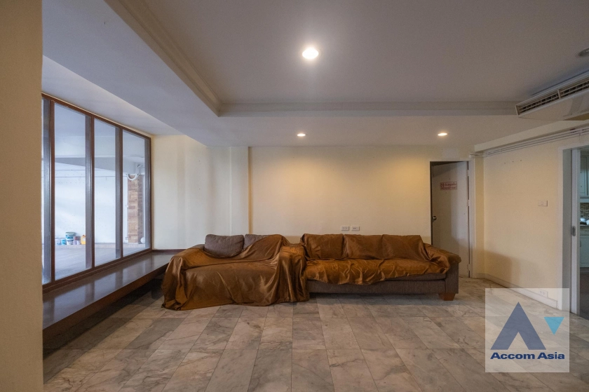  1  8 br Townhouse For Rent in Silom ,Bangkok BTS Sala Daeng AA39989