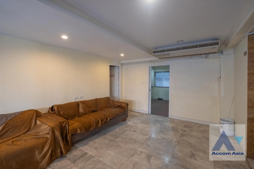 9  8 br Townhouse For Rent in Silom ,Bangkok BTS Sala Daeng AA39989