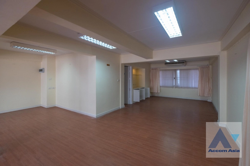 20  8 br Townhouse For Rent in Silom ,Bangkok BTS Sala Daeng AA39989