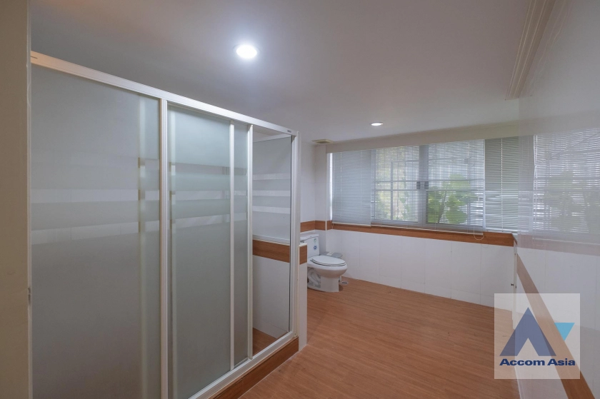 21  8 br Townhouse For Rent in Silom ,Bangkok BTS Sala Daeng AA39989