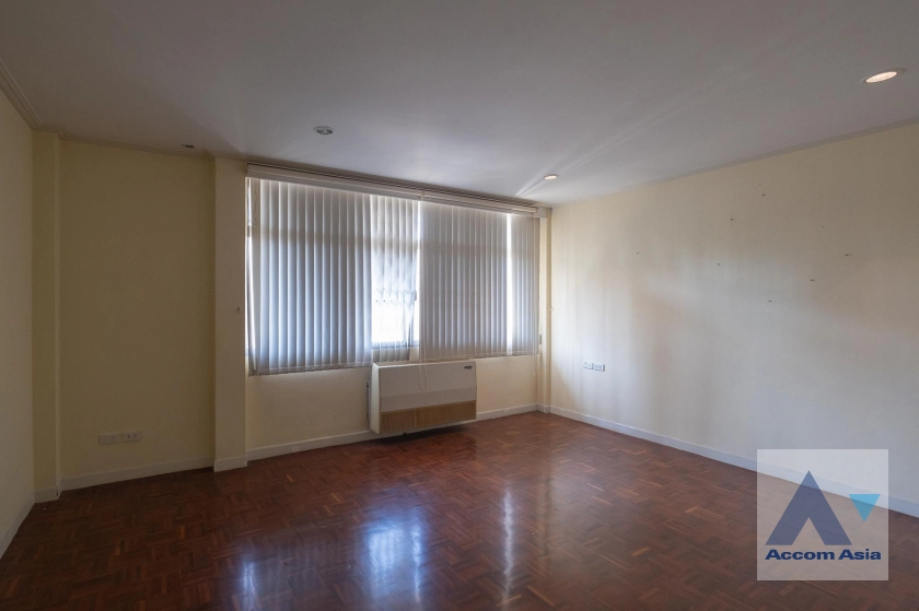 22  8 br Townhouse For Rent in Silom ,Bangkok BTS Sala Daeng AA39989