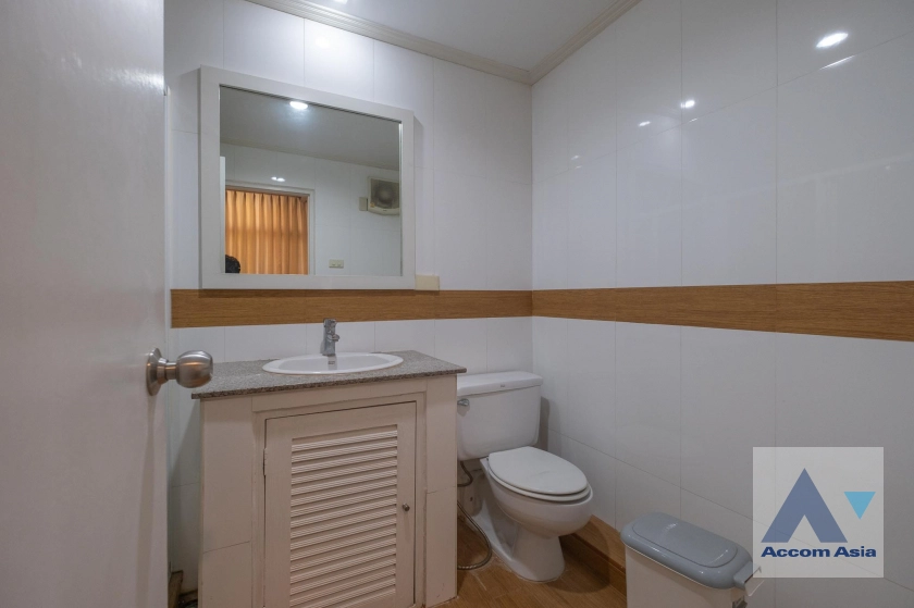 25  8 br Townhouse For Rent in Silom ,Bangkok BTS Sala Daeng AA39989