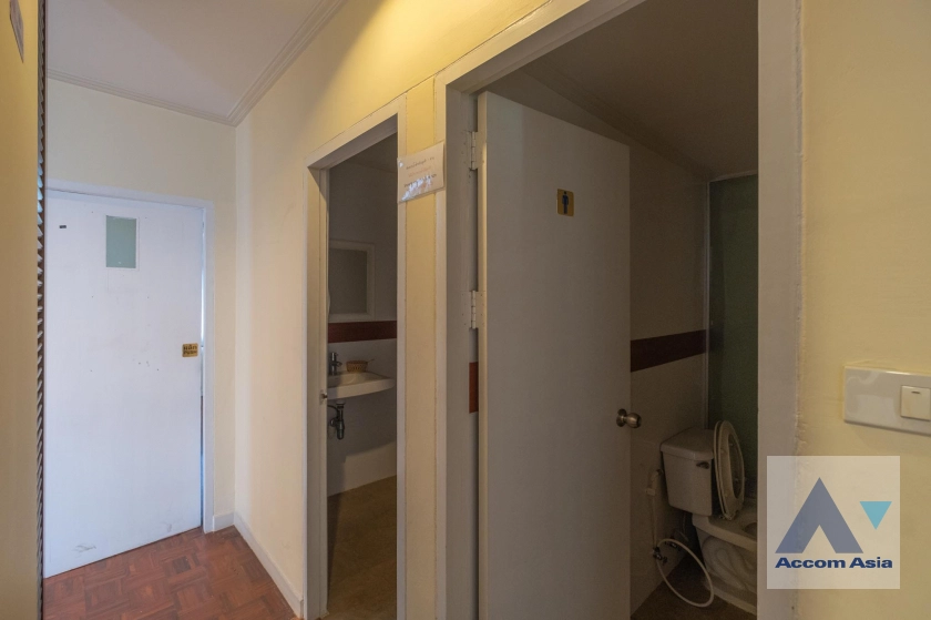 27  8 br Townhouse For Rent in Silom ,Bangkok BTS Sala Daeng AA39989