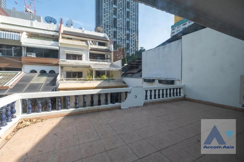 4  8 br Townhouse For Rent in Silom ,Bangkok BTS Sala Daeng AA39989