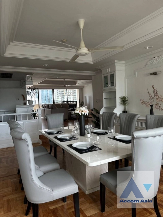 unit 3 Bedrooms  Apartment For Rent in Sukhumvit, Bangkok  near BTS Phrom Phong (AA39990)