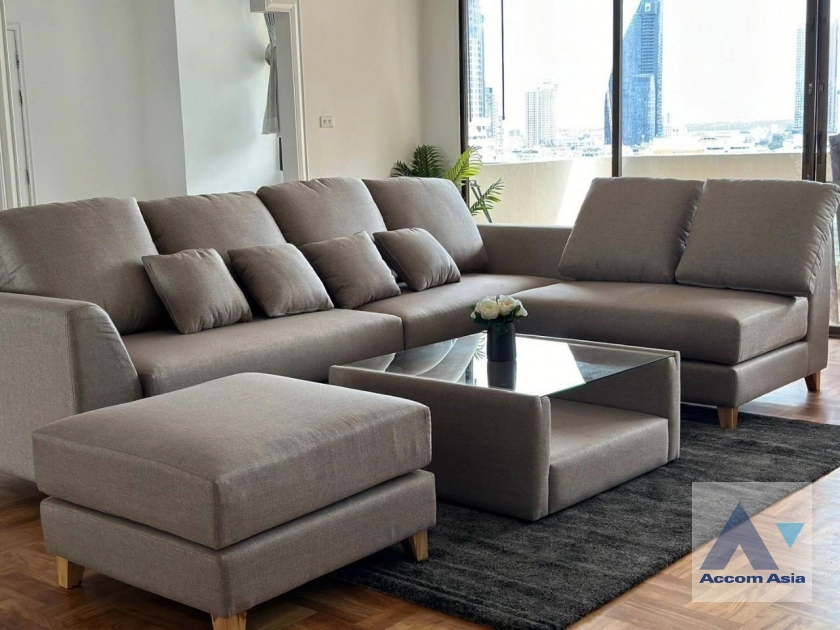 unit 3 Bedrooms  Apartment For Rent in Sukhumvit, Bangkok  near BTS Phrom Phong (AA39990)