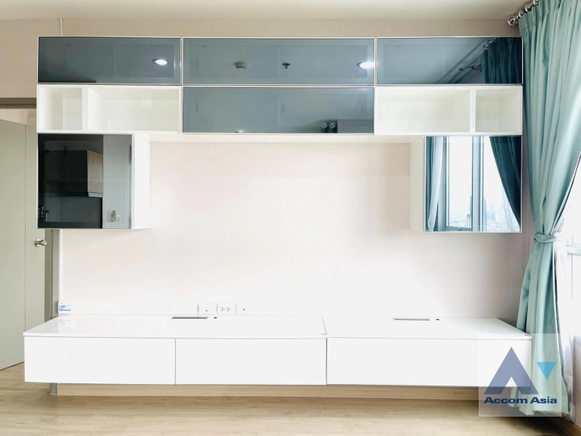 unit 2 Bedrooms  Condominium For Sale in Petchkasem, Bangkok  near BTS Wuthakat (AA39992)