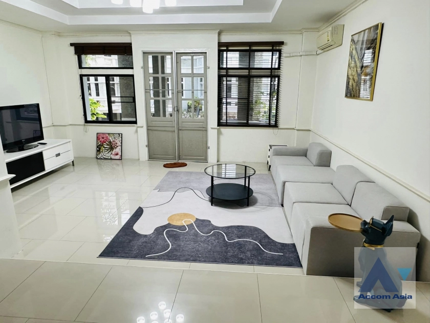  1  4 br Townhouse for rent and sale in Sukhumvit ,Bangkok BTS Phrom Phong at Chicha Castle AA39993