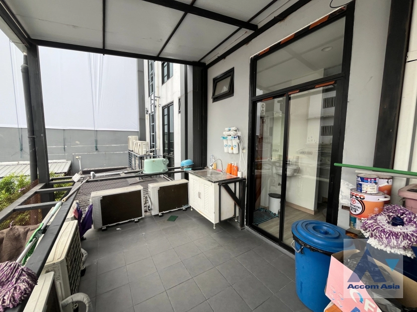  1  2 br Townhouse for rent and sale in Lat Phrao ,Bangkok MRT Sutthisan AA39995