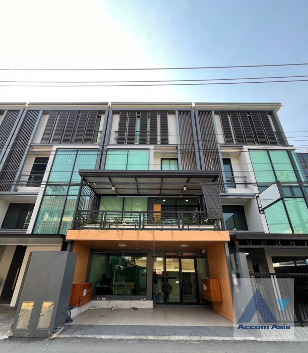  2  2 br Townhouse for rent and sale in Lat Phrao ,Bangkok MRT Sutthisan AA39995