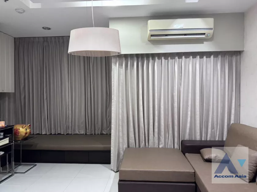 unit 2 Bedrooms  Condominium For Rent in Ratchadaphisek, Bangkok  near ARL Hua Mak (AA40000)