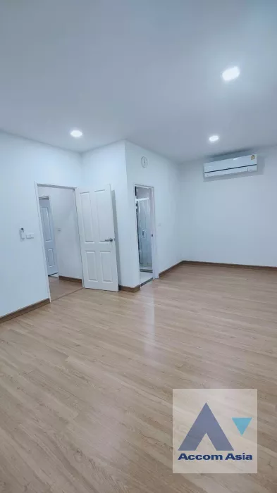 8  4 br House For Sale in Pattanakarn ,Bangkok  at Golden Neo Bangna-Suan Luang AA40002