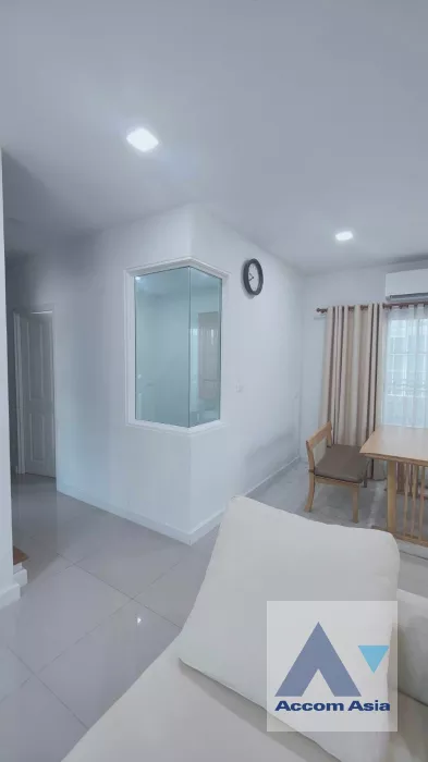 unit 4 Bedrooms  House For Sale in Pattanakarn, Bangkok  (AA40002)