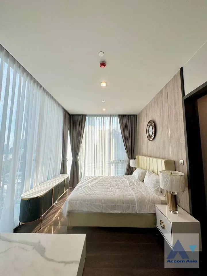  3 Bedrooms  Condominium For Rent in Sukhumvit, Bangkok  near BTS Phrom Phong (AA40007)