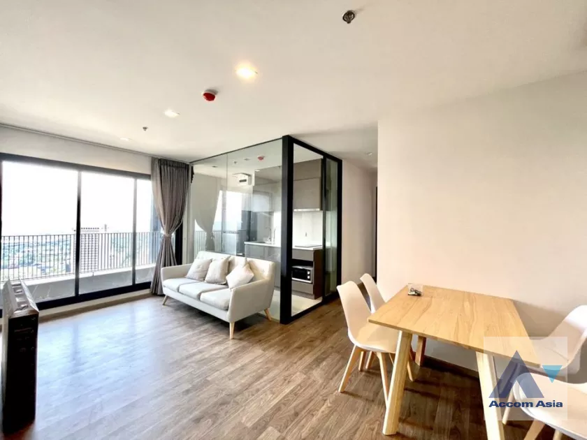  2 Bedrooms  Condominium For Rent in Phaholyothin, Bangkok  (AA40015)