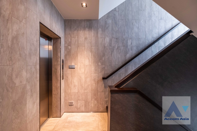 9  3 br House For Sale in Phaholyothin ,Bangkok BTS Ari at Super Luxury Private Residences AA40020