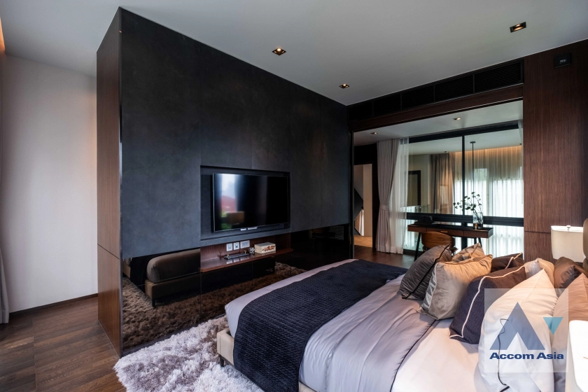 12  3 br House For Sale in Phaholyothin ,Bangkok BTS Ari at Super Luxury Private Residences AA40020