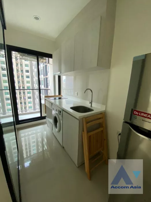  1 Bedroom  Condominium For Sale in Ratchadapisek, Bangkok  near BTS Asok (AA40024)