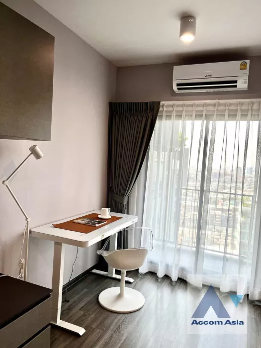  1 Bedroom  Condominium For Rent in Silom, Bangkok  near BTS Sala Daeng - MRT Sam Yan (AA40025)