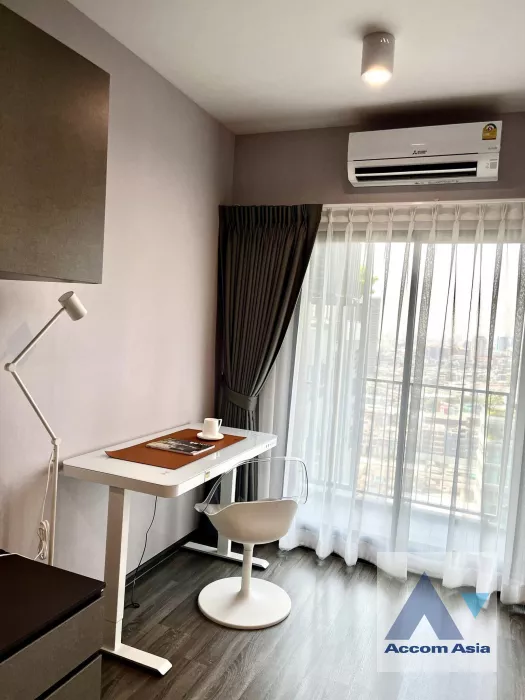 unit 1 Bedroom  Condominium For Rent in Silom, Bangkok  near BTS Sala Daeng - MRT Sam Yan (AA40025)