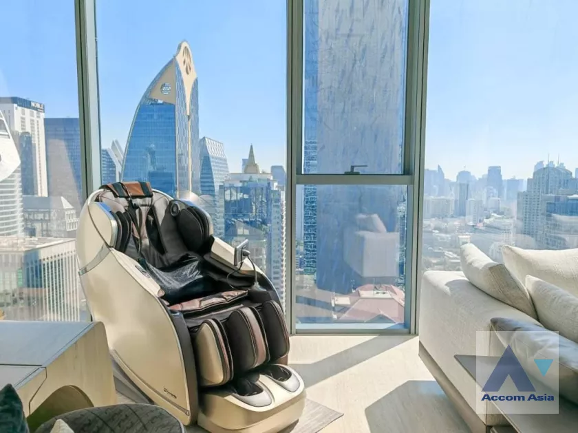 unit 2 Bedrooms  Condominium For Sale in Ploenchit, Bangkok  near BTS Chitlom (AA40029)