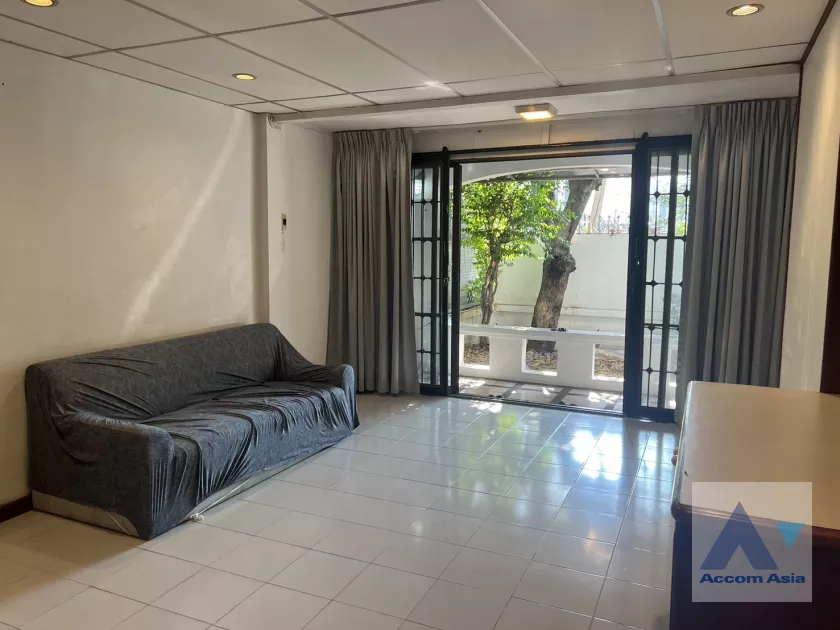 unitPet friendly |  3 Bedrooms  Townhouse For Rent in Sukhumvit, Bangkok  near BTS Phra khanong (AA40034)
