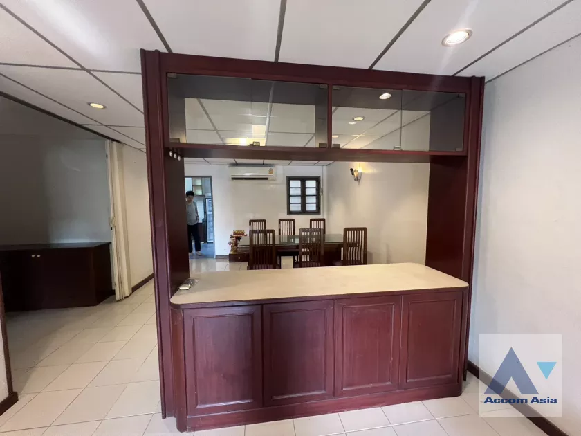 unitPet friendly |  3 Bedrooms  Townhouse For Rent in Sukhumvit, Bangkok  near BTS Phra khanong (AA40034)