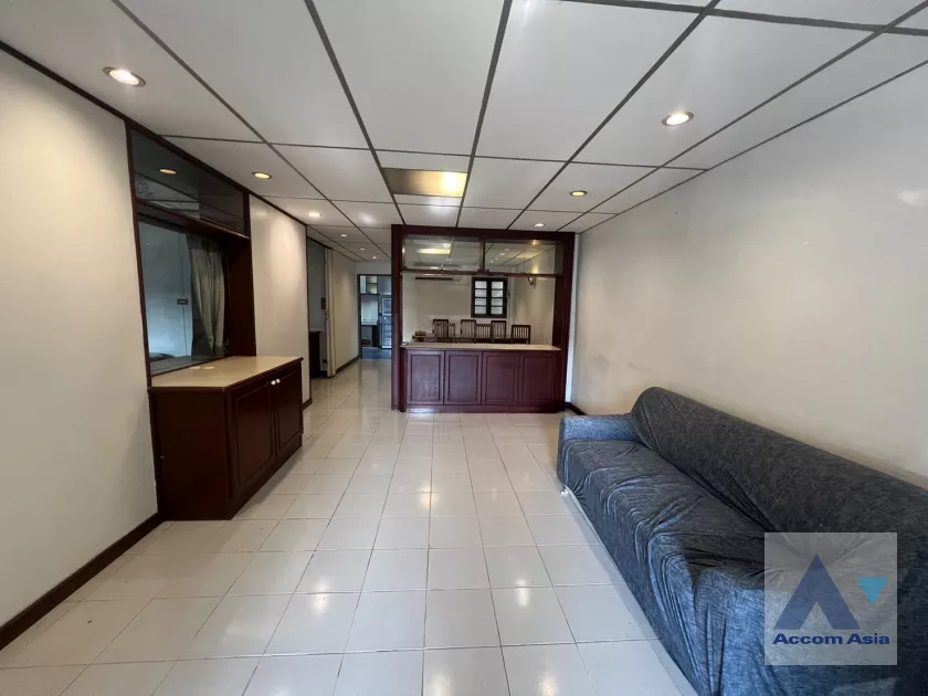 unitPet friendly |  3 Bedrooms  Townhouse For Rent in Sukhumvit, Bangkok  near BTS Phra khanong (AA40034)