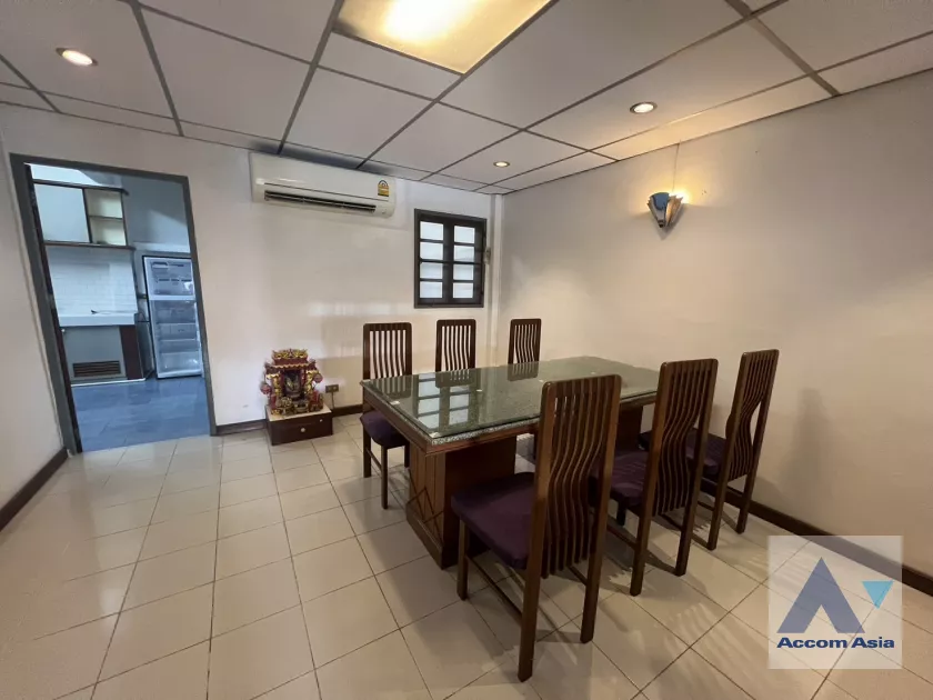 unitPet friendly |  3 Bedrooms  Townhouse For Rent in Sukhumvit, Bangkok  near BTS Phra khanong (AA40034)