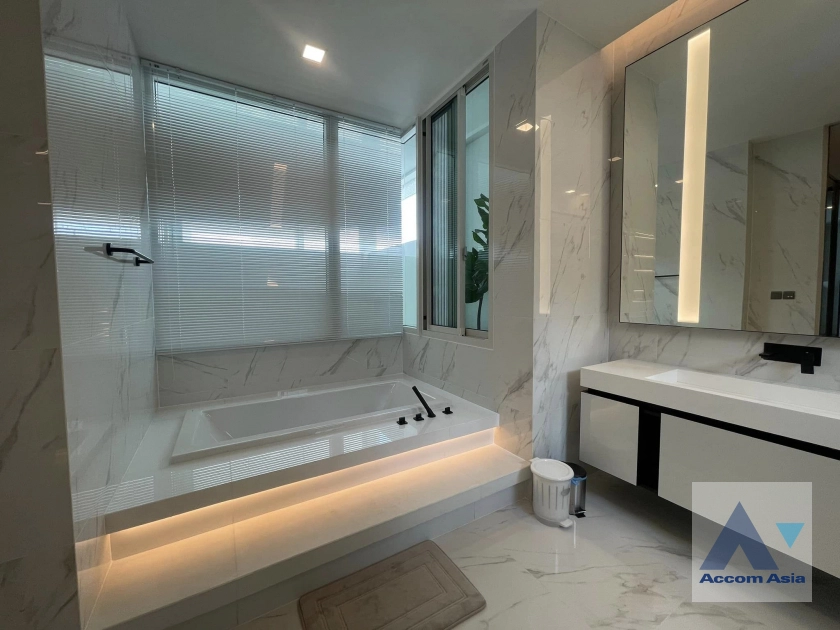 12  4 br House For Rent in Ratchadaphisek ,Bangkok  at VIVE Ekkamai-Ramintra AA40043