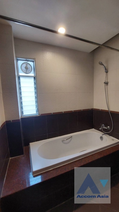 6  2 br Apartment for rent and sale in Sathorn ,Bangkok MRT Lumphini at Cozy and Convenient Apartment Near Garden Intl AA40044