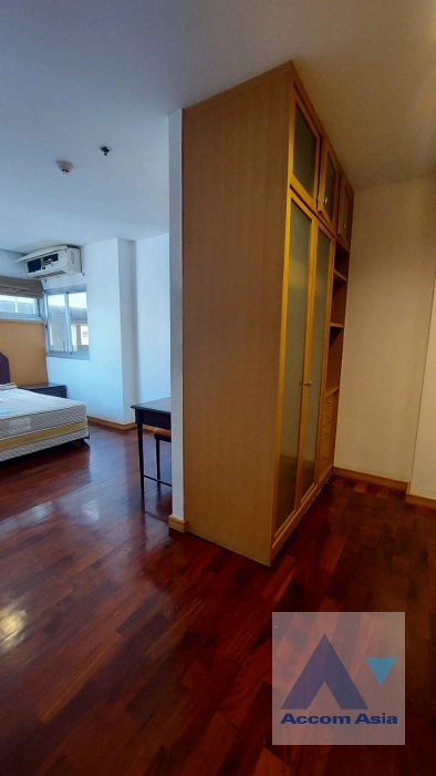  1  2 br Apartment for rent and sale in Sathorn ,Bangkok MRT Lumphini at Cozy and Convenient Apartment Near Garden Intl AA40044