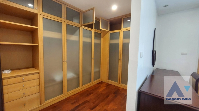 5  2 br Apartment for rent and sale in Sathorn ,Bangkok MRT Lumphini at Cozy and Convenient Apartment Near Garden Intl AA40044