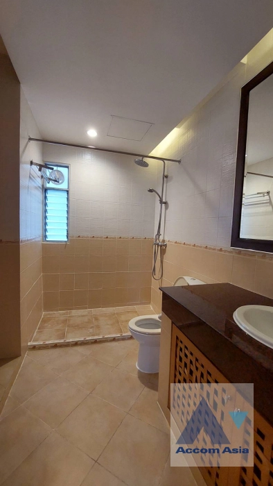 7  2 br Apartment for rent and sale in Sathorn ,Bangkok MRT Lumphini at Cozy and Convenient Apartment Near Garden Intl AA40044